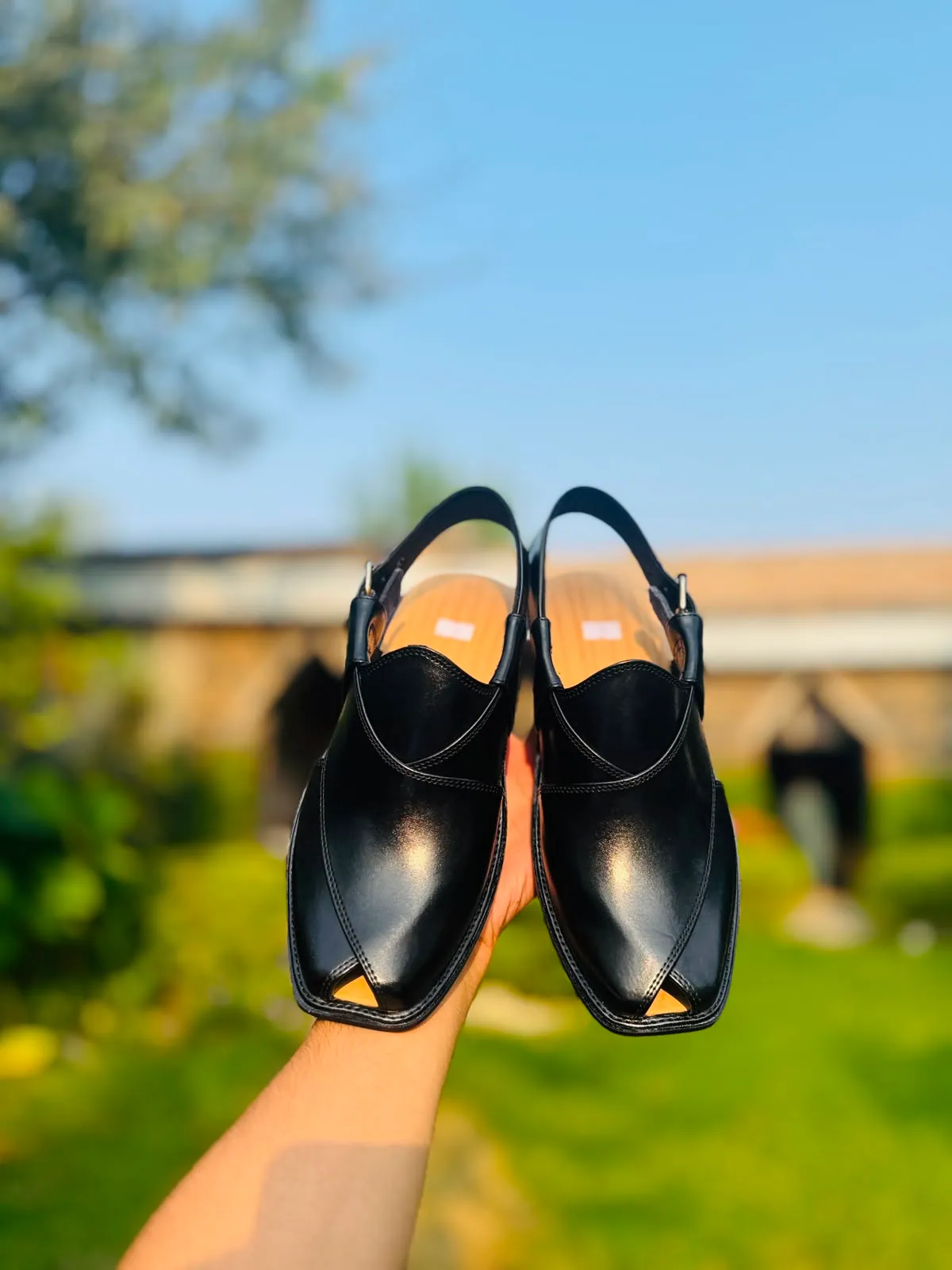 Tirah Peshawari chappal in Black